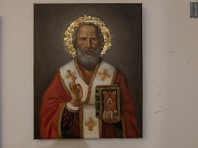 ...che racchiudono ritratti di volti conosciuti, come San Nicola...

